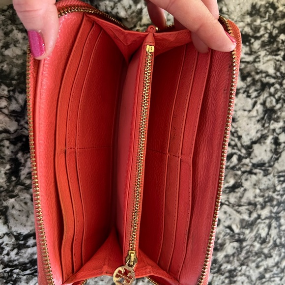 Tory Burch large zipper wallet - Picture 5 of 6
